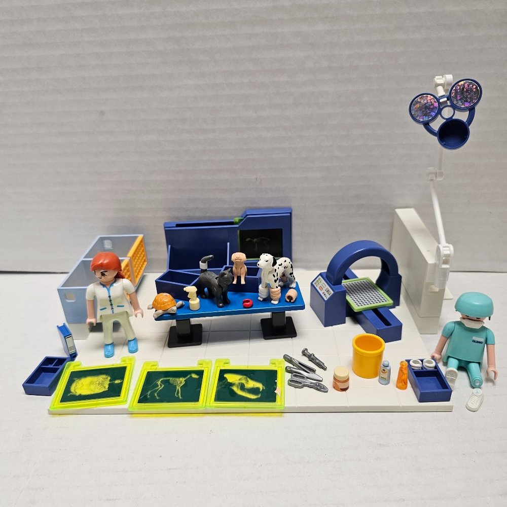 Playmobil Vet Veterinary Nurse Animal Hospital Xray Machine Operating Room 4346